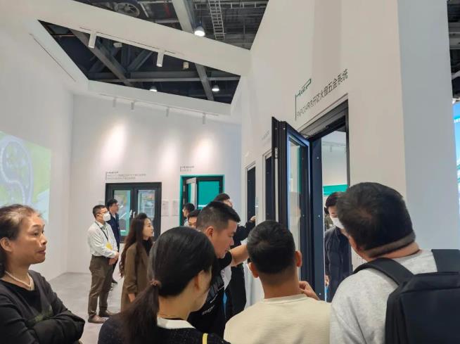 人潮涌动 | 争相见证迭代进化的力量